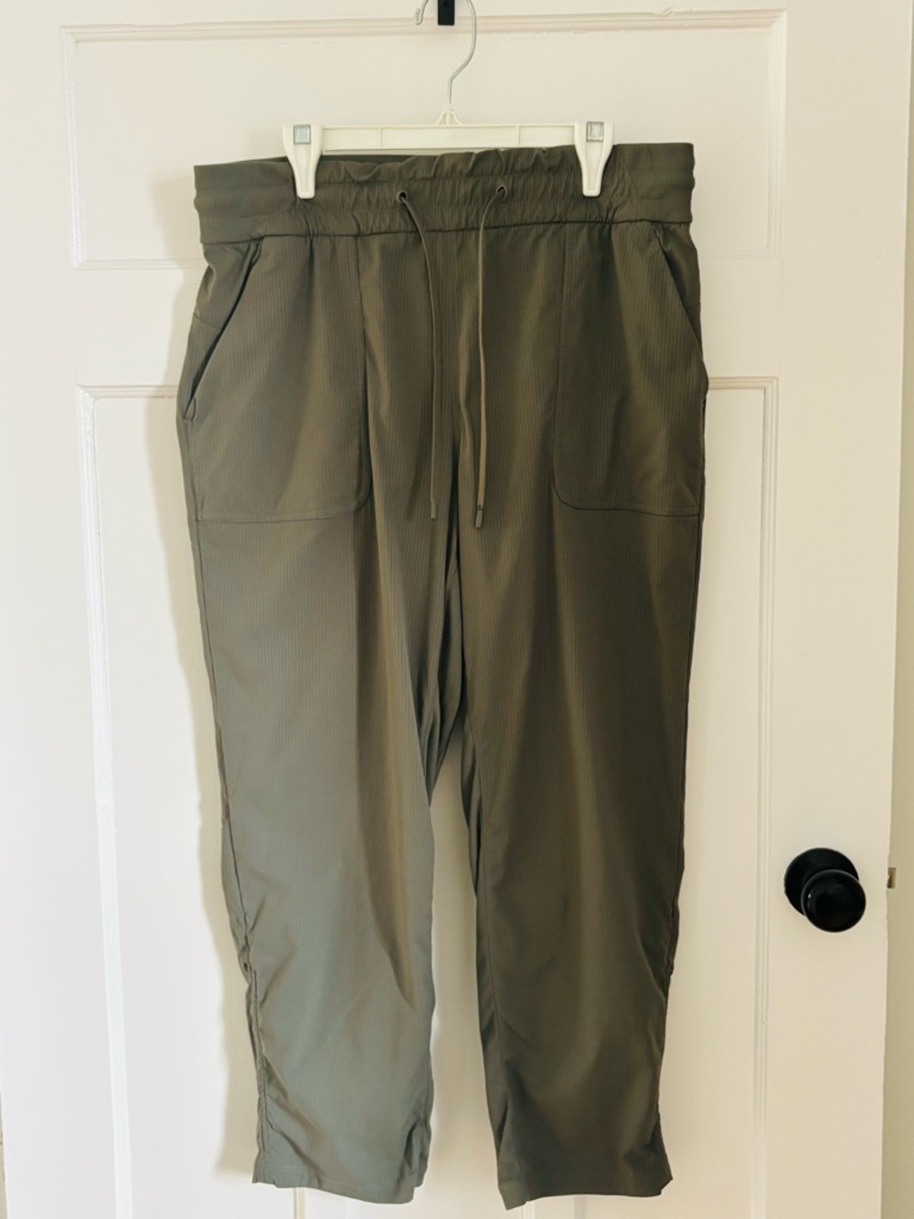 Lululemon beyond the studio crop size 10